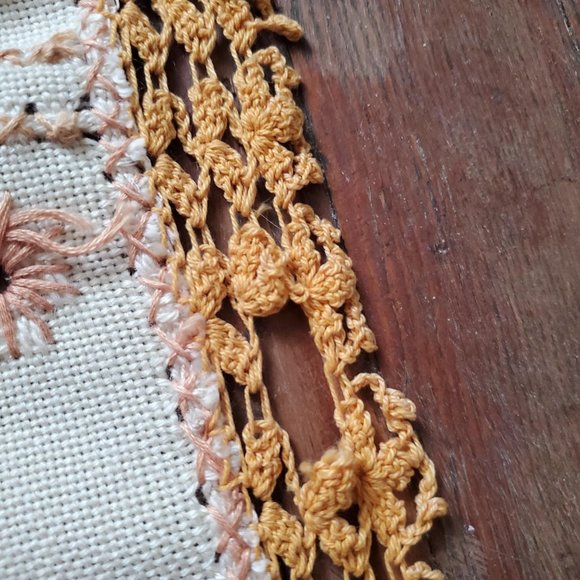 Square Tablecloth - Picture 3 of 4